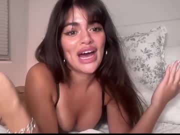girl
        poutyselena cam image #3236237