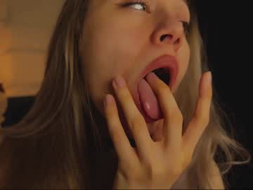 girl
        tatti_1 cam image #4442232