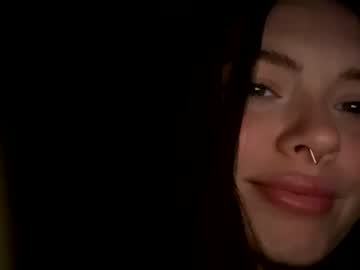 girl
        emersoncane cam image #2513632