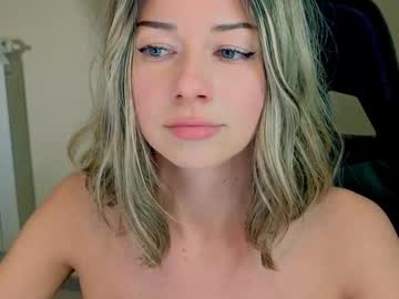 girl
        lenamuti cam image #4243504