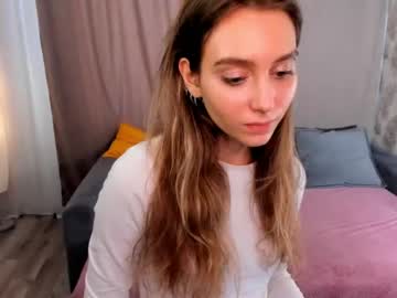 girl
        lizbethcoll cam image #2360936