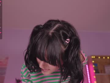 girl
        kittenmoon_ cam image #3777272