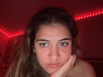 girl
        daisycremm cam image #2786868