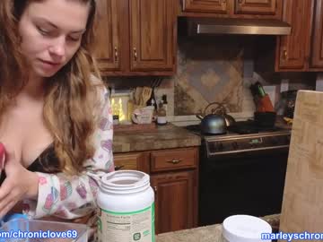 girl
        chroniclove cam image #1335121