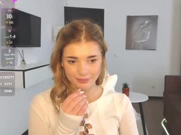 girl
        adri_dream cam image #4351422