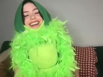 girl
        littlesugarpea cam image #2235269