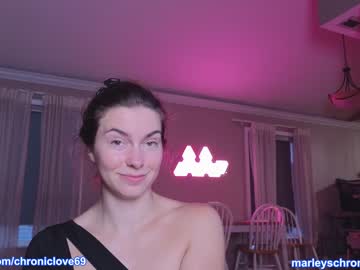 girl
        chroniclove cam image #1139397