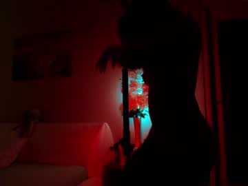 girl
        kittycaitlin cam image #1761310