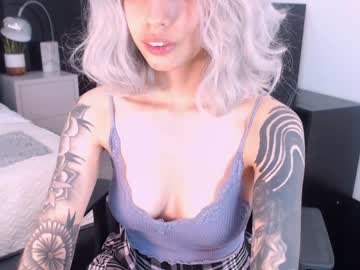 girl
        annaliese_bach cam image #372747