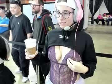 girl
        cidergal69 cam image #4369329