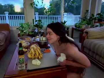 girl
        rosegold18 cam image #2978763
