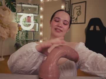 girl
        chery_lady22 cam image #2978739