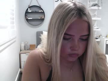 girl
        littlemissevie06 cam image #4413528
