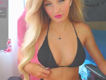 girl
        emilydancee cam image #3136857