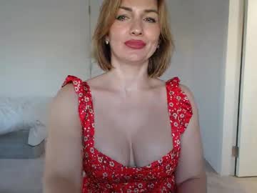 girl
        mallinia cam image #4340136