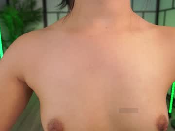 girl
        gigi_ulala cam image #1880095