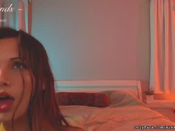 girl
        _stella_rose_ cam image #2211271