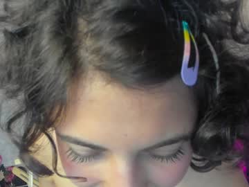 girl
        station_lovers cam image #1716557