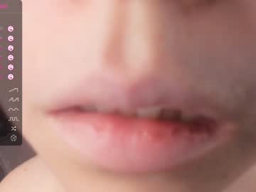 girl
        silvergloss cam image #1841394
