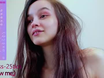 girl
        skinny_ruu cam image #912570