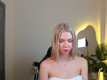 girl
        cassie_palmer cam image #2031701