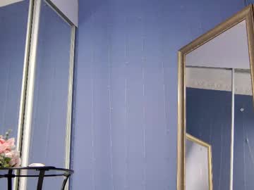 girl
        kriskras__ cam image #4553625