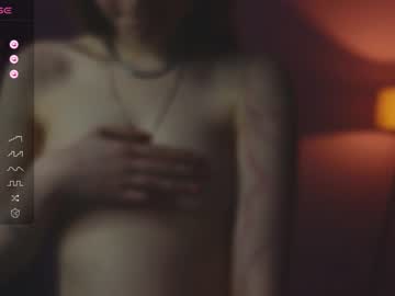 girl
        alisia_spinnet cam image #2045922