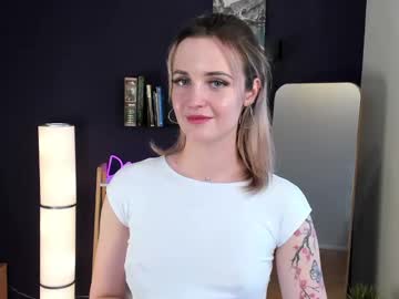 girl
        lynnfloor cam image #3892812