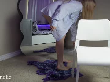 girl
        bestblondiiecb cam image #3421726