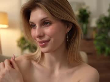 girl
        refined_style cam image #4426140