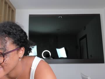 girl
        lakysha_ cam image #1941097