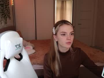girl
        cyberslime cam image #1806459