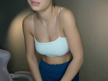 girl
        brittcubitt cam image #2394525