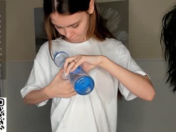 girl
        elviachaplin cam image #2447000