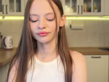 girl
        tweety_sweetie cam image #3623133
