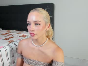 girl
        mazeekiin cam image #4576102