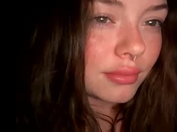 girl
        emersoncane cam image #1565425