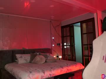 girl
        nina_mon cam image #4213131