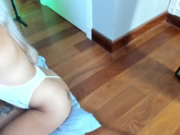 girl
        mazeekiin cam image #3498673