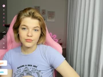 girl
        maya_blonde18 cam image #3763325