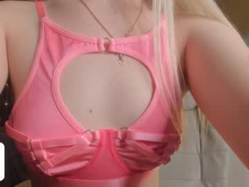 girl
        owlluree cam image #2564845