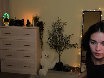 girl
        ella_flar_ cam image #5677