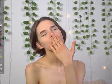 girl
        happynewdear cam image #4346843
