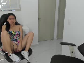 couple
        emillybrowm cam image #3215315