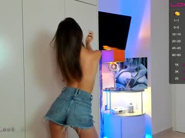 girl
        look_at_show cam image #1218722