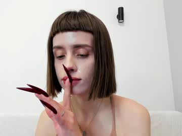 girl
        flowerofsin2001 cam image #3315984