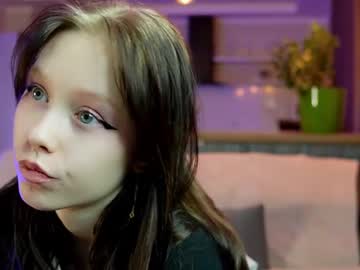 girl
        garynbinford cam image #4457073