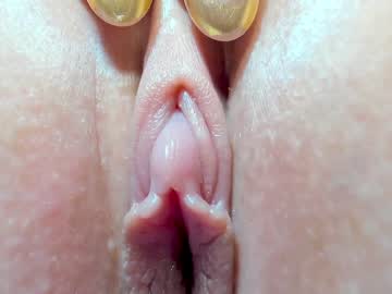 girl
        _witch__ cam image #1585577