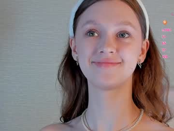 girl
        cwenhardey cam image #3960461