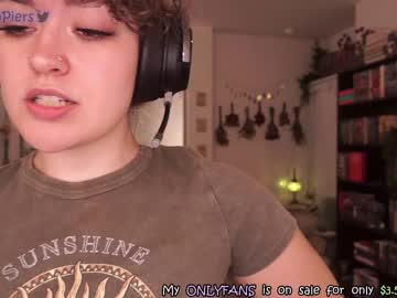 girl
        evelynpiers cam image #1315781